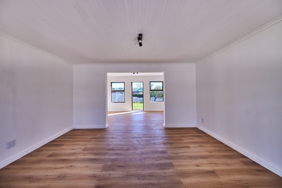 3 Bedroom Property for Sale in Milkwood Park Western Cape